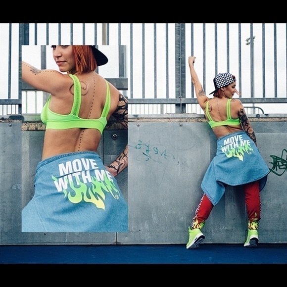 ZUMBA Less Talk More Dance Sports Bra Neon Green XL nwt - Picture 3 of 3